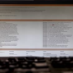 Ylilauta.org sivusto ja näppäimistö edessä
