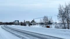 Talvinen kuva Stora Enson Veitsiluodon tehtaista Ajoksen suunnasta.