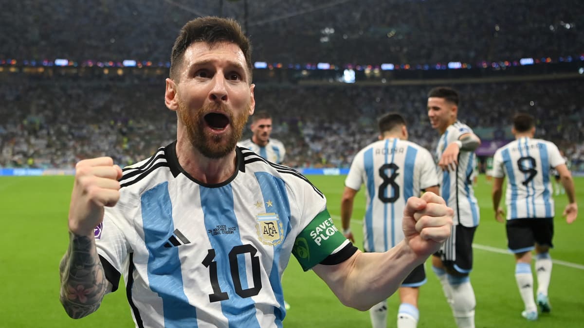 Lionel Messi tuulettaa maalia Meksikoa vastaan.