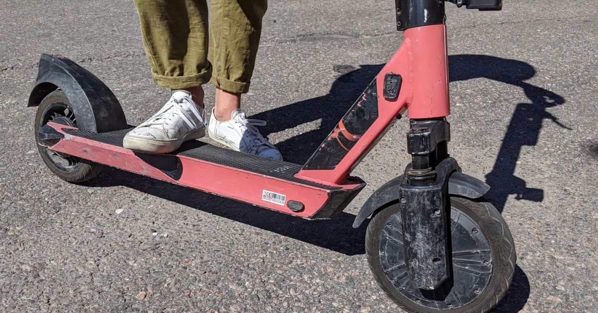 Опрос электросамокаты представляют угрозу для пешеходов