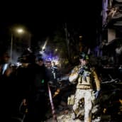 Kiovan iskujen tulipaloja sammutettiin yömyöhään torstain ja perjantain välisenä yönä