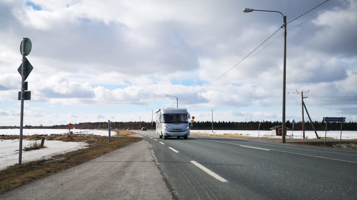 Mobile data reveals Easter traffic brisk, but less busy than usual | News |  Yle Uutiset