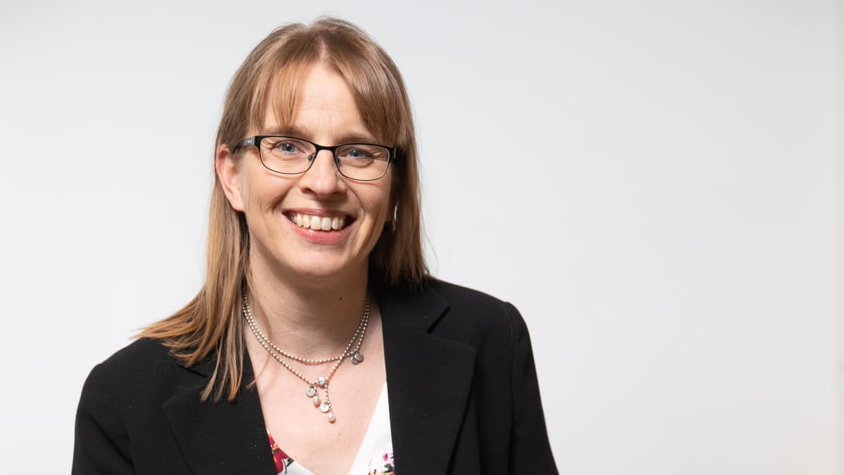 Kirkon tutkimuskeskuksen johtaja Hanna Salomäki.
