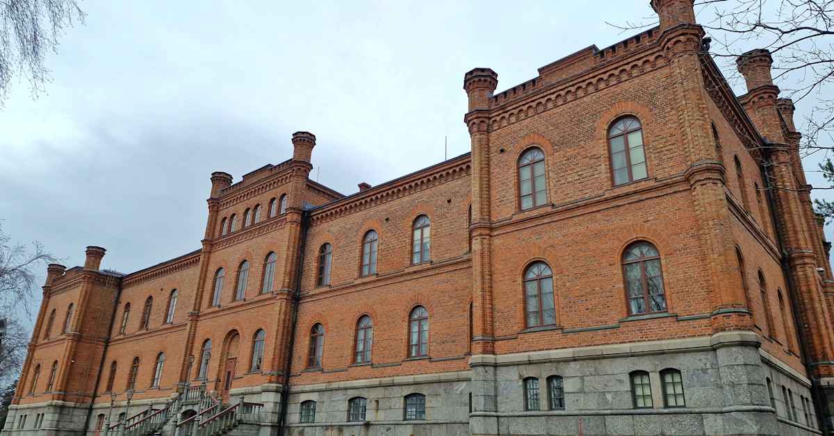 Jämsän lapsenraiskauksista tuomittu nuoriso-ohjaaja halusi vapaaksi – hovioikeus tyrmäsi vaatimuksen