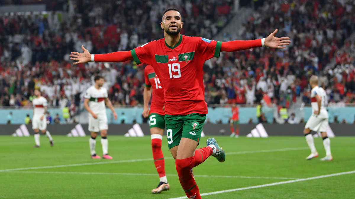 Youssef En-Nesyri tuulettaa maaliaan Portugalin verkkoon.