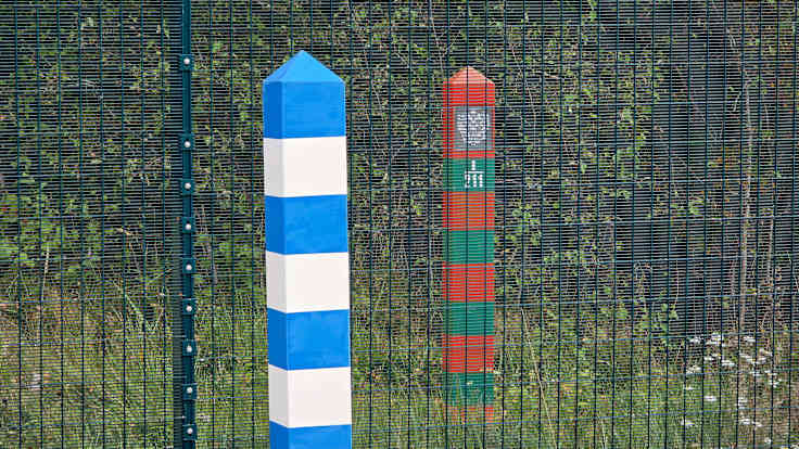 Suomen ja Venäjän  rajapaalut Imatran Räikkölässä.