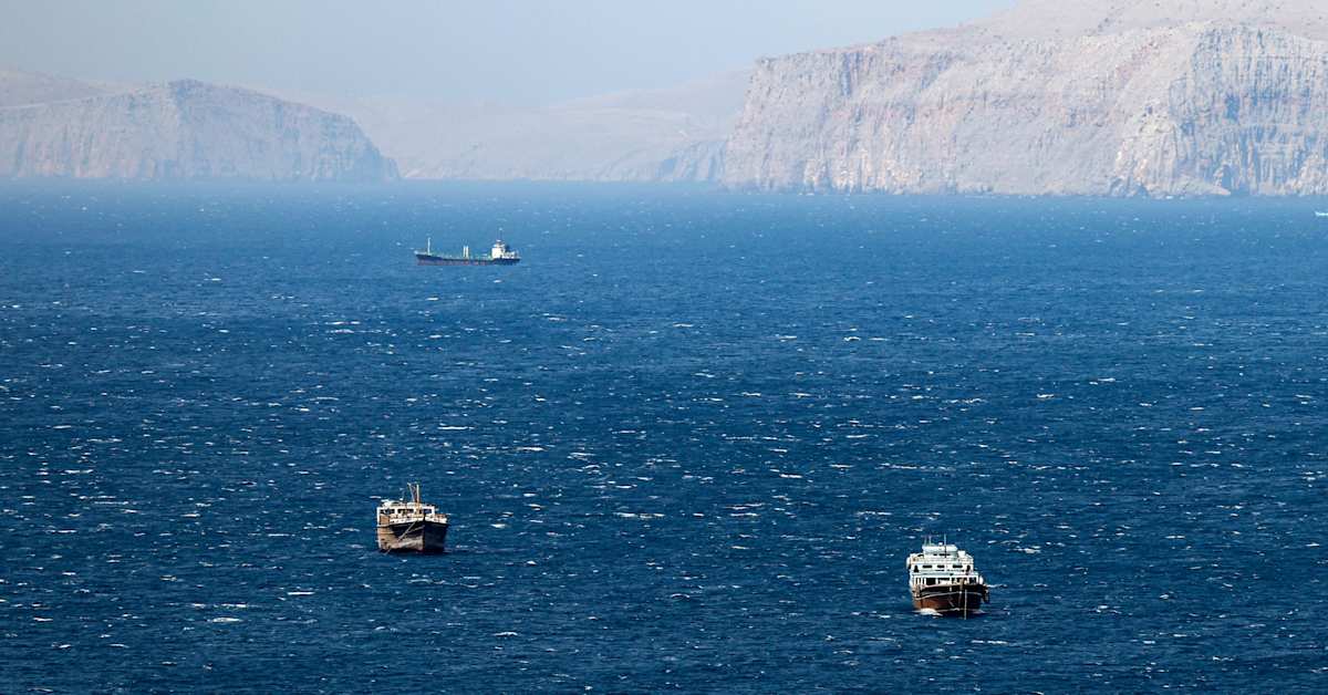 Iranissa meri muuttui punaiseksi, Saudi-Arabiassa lumi peitti aavikon ...