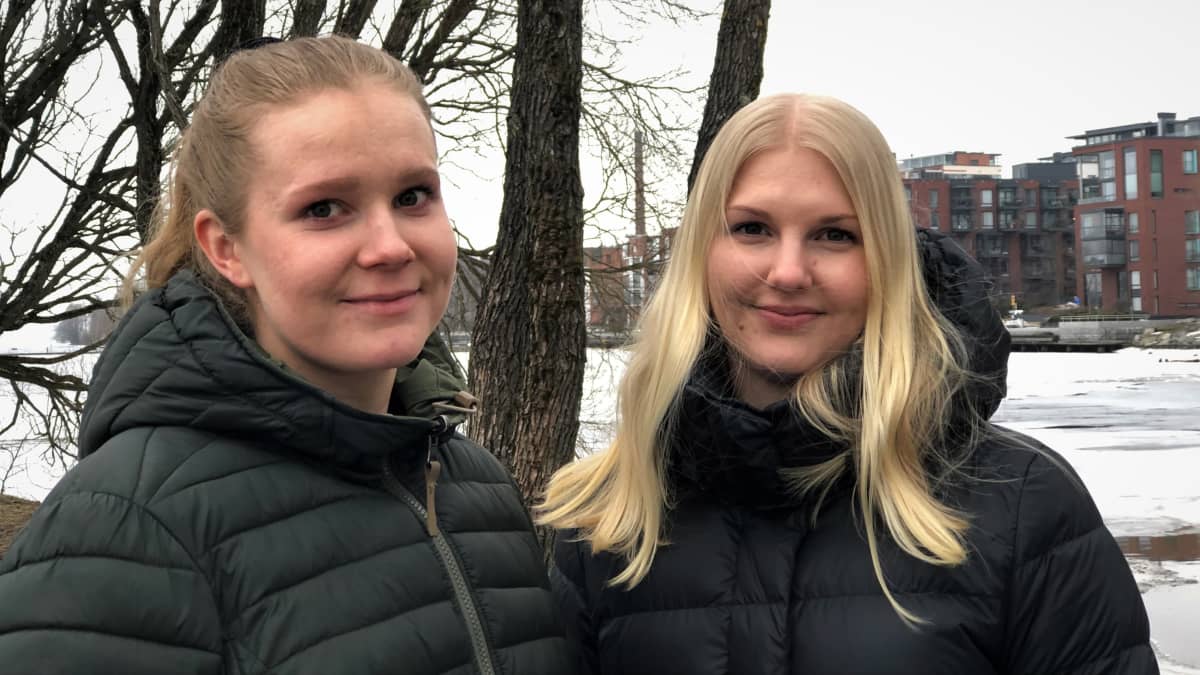 Hanna ja Jenni Pyöriä.