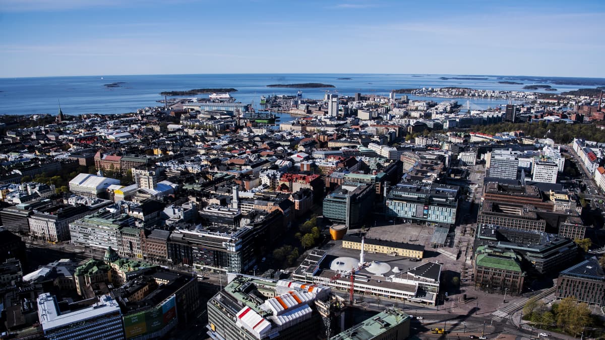 Ilmakuvassa on Kampin kauppakeskus ja Narinkkatori toukokuussa 2020.