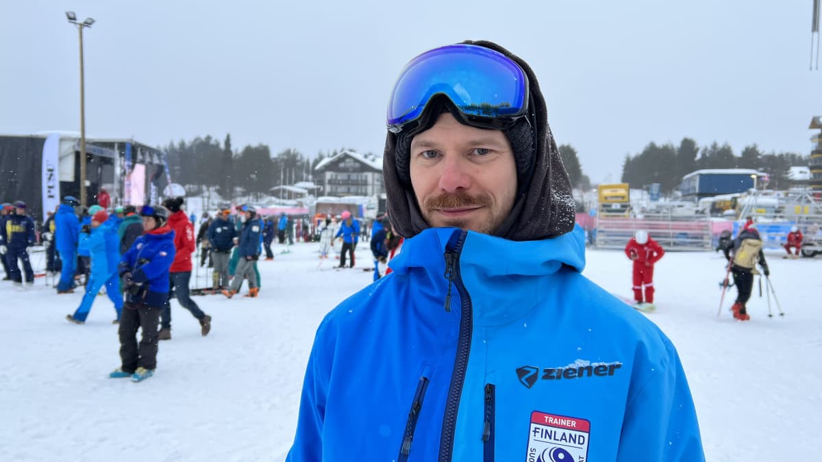 Lumilautaopettajien kouluttaja Oula Kerkelä sai uusia ideoita omaan opetukseen.