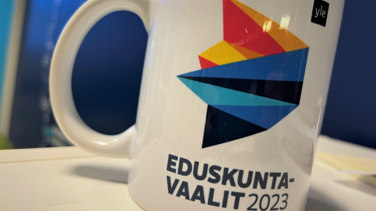 Kahvimuki, jossa logo sekä teksti eduskuntavaalit 2023.