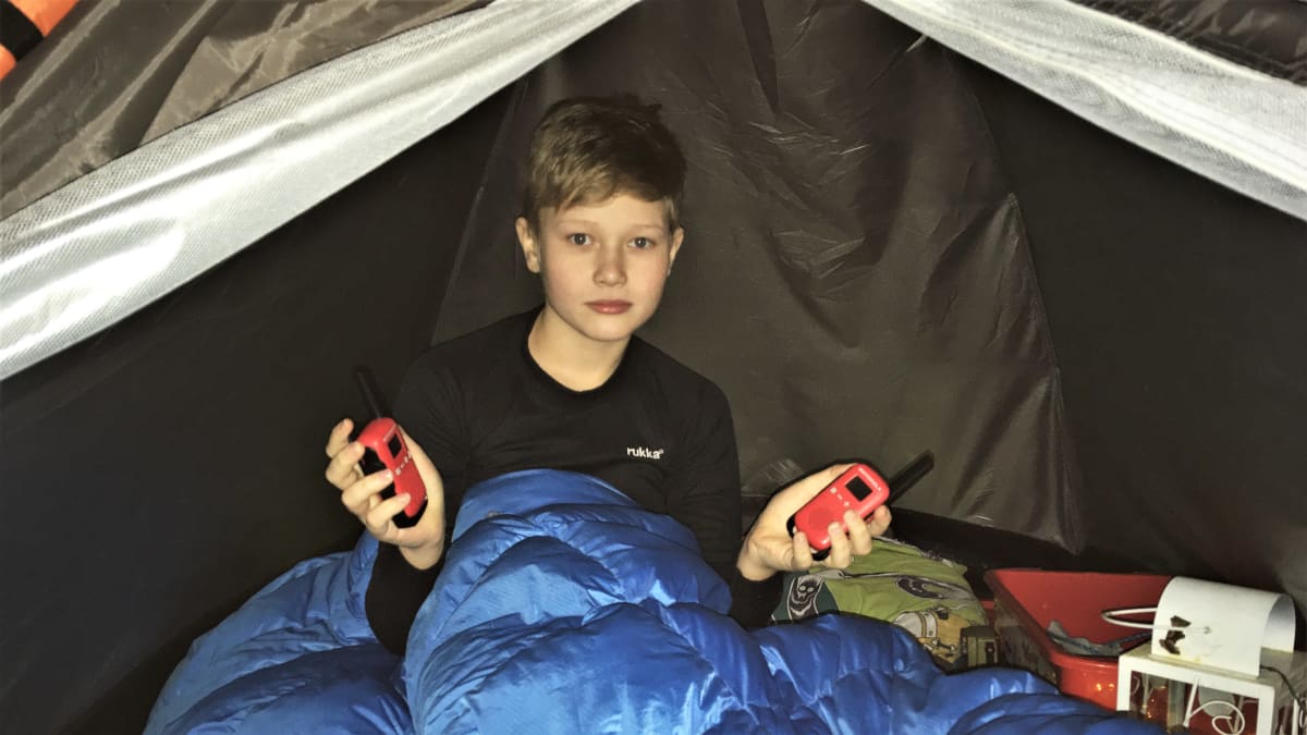 Leo Ampuja telttansa sisällä 
