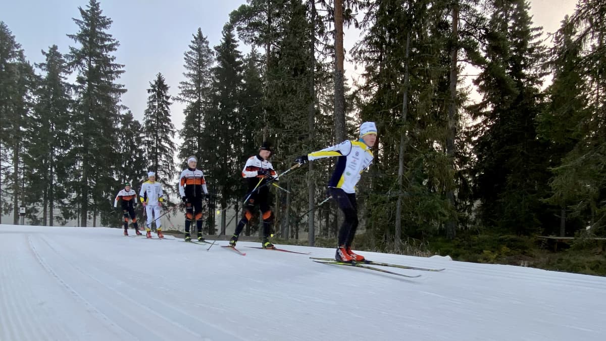 Hiihtokausi alkaa pian ympäri Pohjanmaata lauhasta säästä huolimatta:  ”Siitä ei ole epäilystä, etteikö Suomen kansa rakastaisi hiihtämistä”