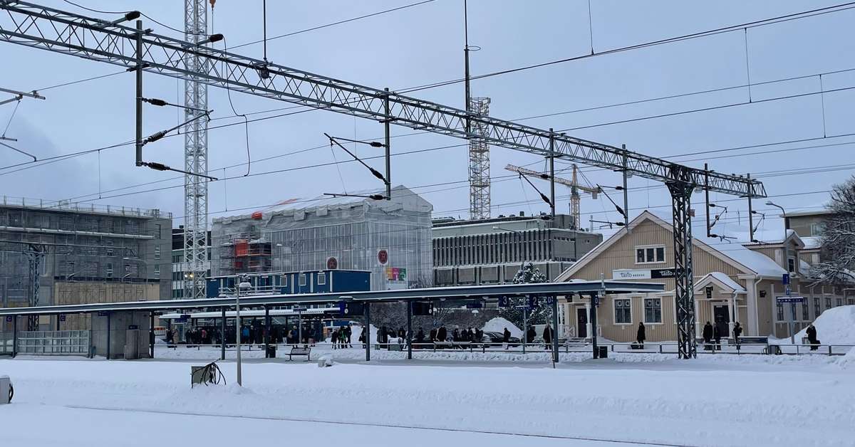 poliisi-rovaniemi-helsinki-juna-tyhjennettiin-matkustajista-oulussa