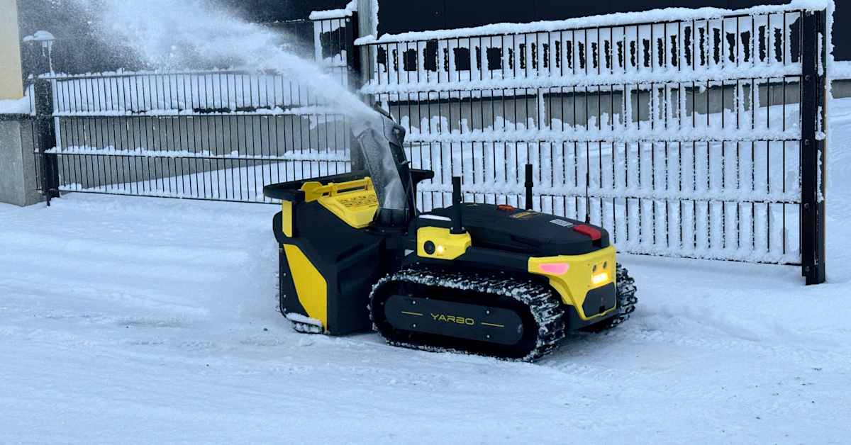 Kajaani testaa ensimmäisenä kuntana robottia, jolla voi teettää lumityöt, ruohonleikkuun ja lehtien puhaltamisen