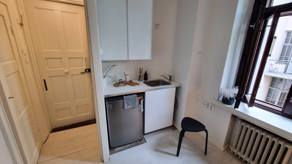 11 neliön miniasunnon keittiönurkkaus.