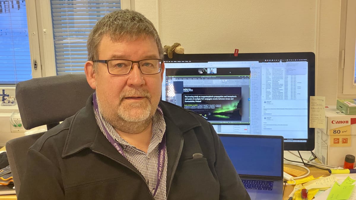 Kuvassa Sodankylän geofysiikan observatorion apulaisjohtaja, filosofian tohtori Jyrki Manninen.
