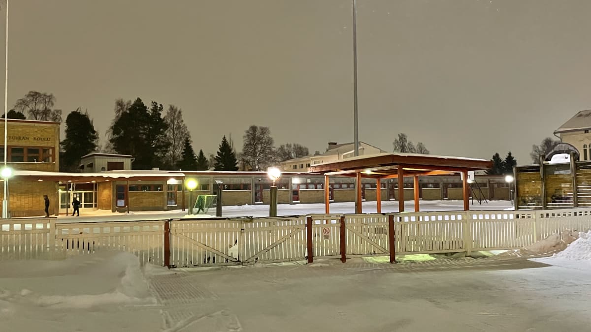 Oulun Tuirassa purettava koulu tammikuussa 2023.