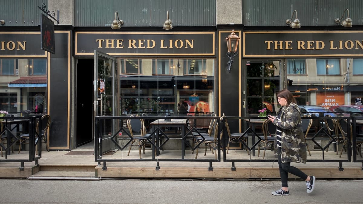 The Red Lion -brittipubi ulkoa kuvattuna.