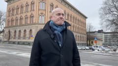 Jukka-Pekka Schroderus Porin kaupungintalon edustalla