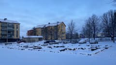 Keisarinasemasta on jäljellä vain lumen alta pilkottava kivijalka Lappeenrannan Leirissä.