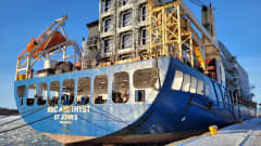 BBC Amethyst -alus Vaasan satamassa 6.2.2023, jonka kyydistä löydettiin kaksi salamatkustajaa.
