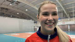 Mestaruusarjassa pelaavan Arctic Volleyn kapteeni Roosa Rautio katsoo hymyillen tulevaisuuteen. Hän uskoo että joukkue pelaa myös ensi kaudella pääsarjassa.