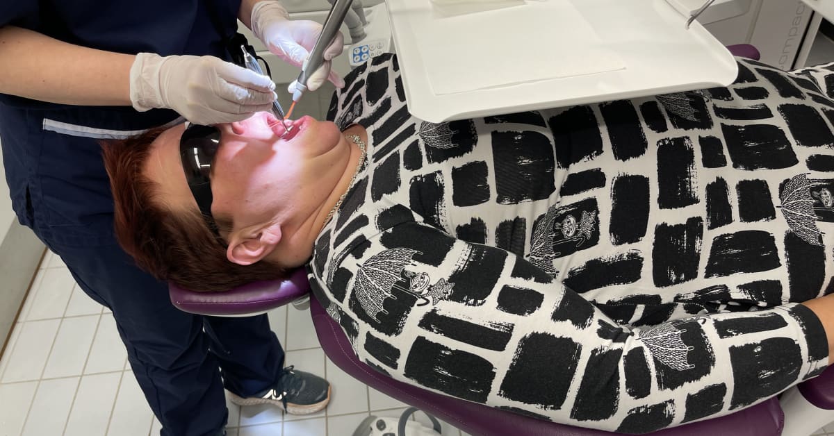 Hammaslääkäriin vaikka kello 20 ja viikonloppuisinkin – näin Sotkamossa  purettiin paisuneet hammashoitojonot