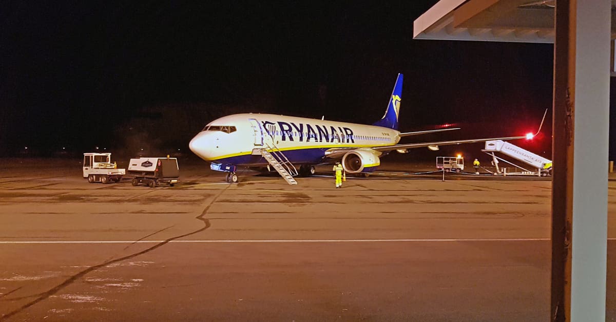 IS Phone battery explosion delays Ryanair flight to Finland Yle News