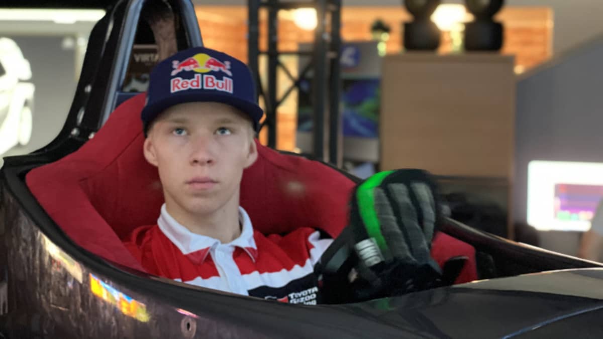 Kalle Rovanperä on seinäjokelaisyrittäjien F1-simulaattorin testikuljettaja.