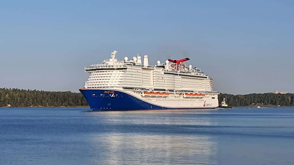 Mardi Gras -loistoristeilijä lähti koeajolle Turusta