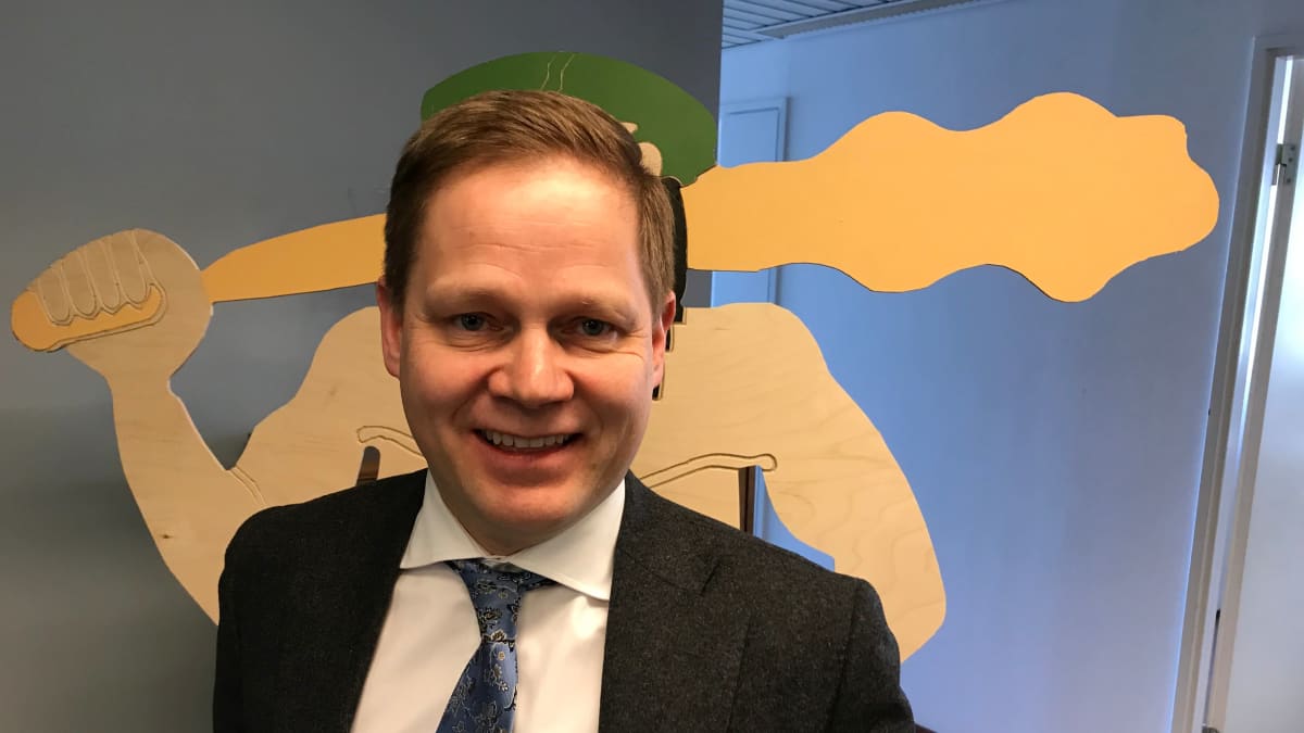 kansanedustaja Markus Lohi (kesk.)