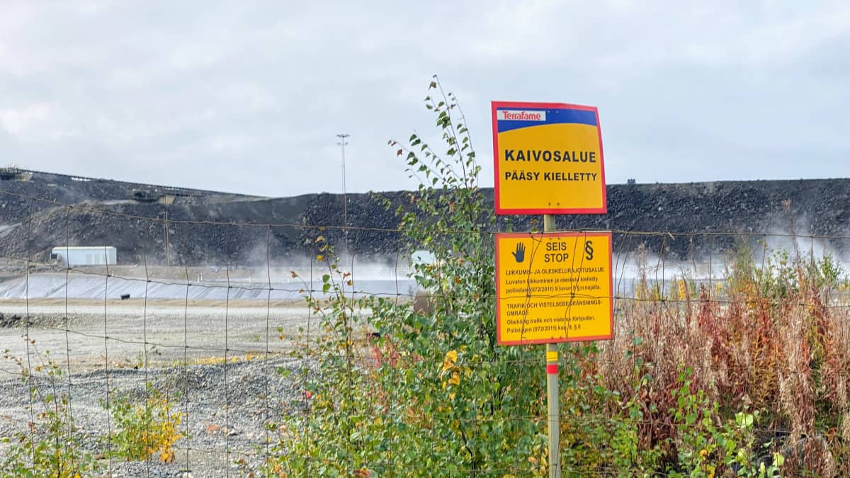 Kaivosalue pääsy kielletty kyltti.