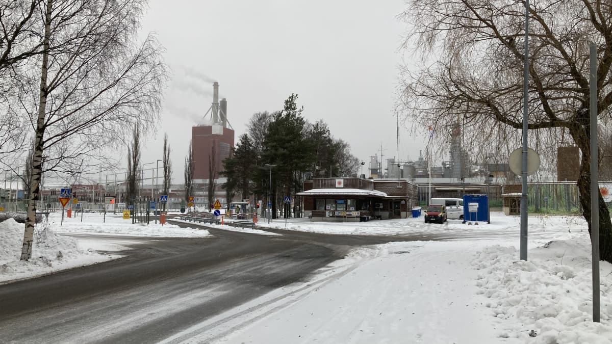 Stora Enson Oulun tehtaiden portti.