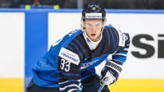 Brad Lambert kiekossa.