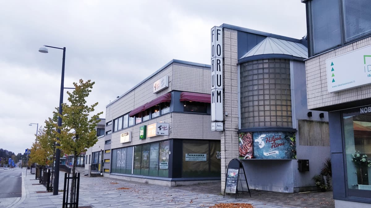 Kauppakeskus Forumin rakennus Jämsän keskustassa. 