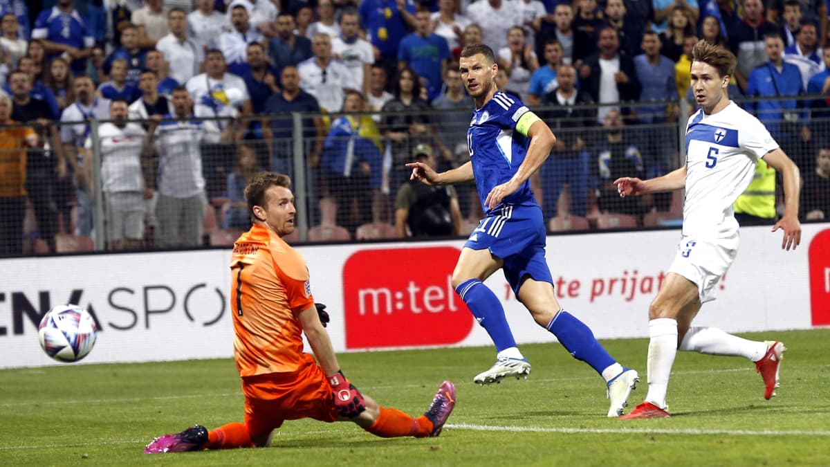 Edin Dzeko rokotti Huuhkajia kahdesti Zenicassa.