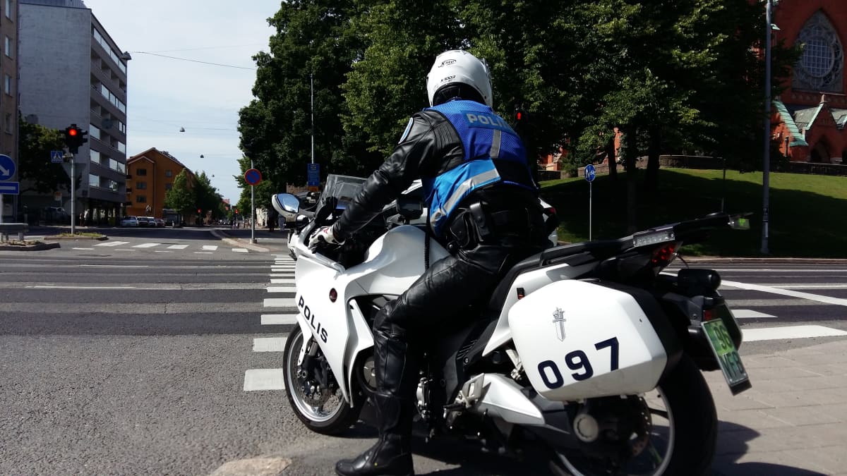 Motorcykelpolis i Åbo.