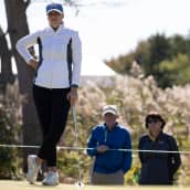 Golfari Matilda Castren odottaa vuoroaan LPGA-kiertueen kisassa.