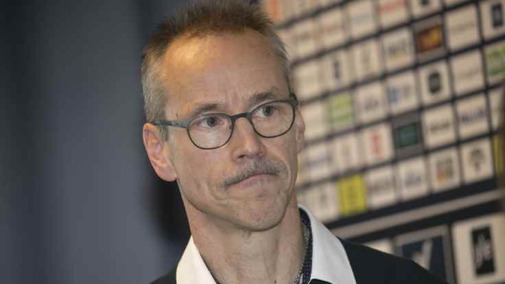 Naisleijonien päävalmentaja Pasi Mustonen kuvattuna joulukuussa 2019.