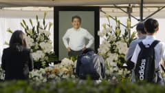 Ammutulle Japanin ex-pääministerille järjestettiin valtiolliset hautajaiset