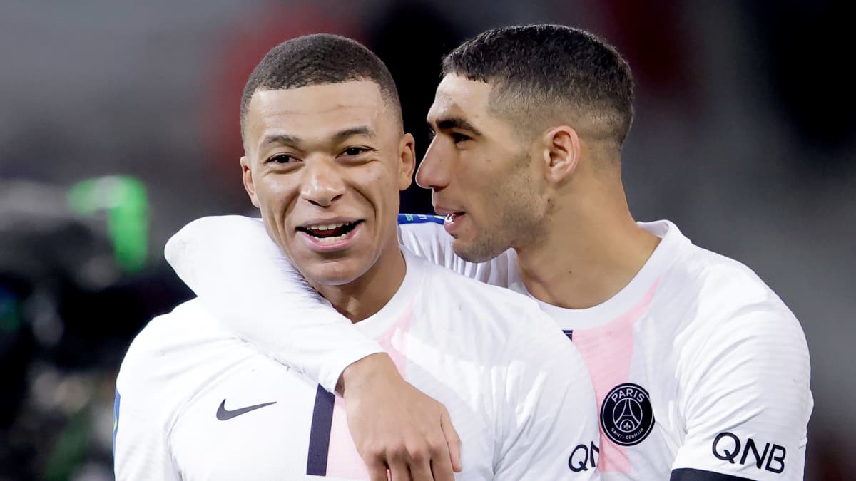 Kylian Mbappe ja Achraf Hakimi PSG:n paidassa.
