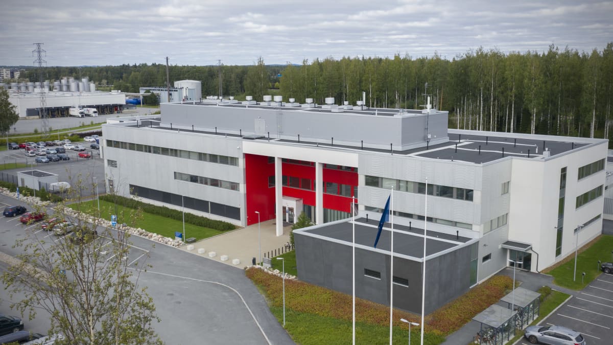 Joensuun poliisi- ja oikeustalo ilmakuvassa.