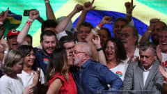  Lula voitti Brasilian vaalit, kannattajat itkevät ilosta