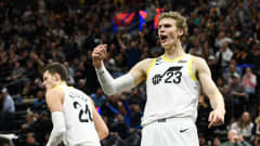 Lauri Markkanen tuulettaa.