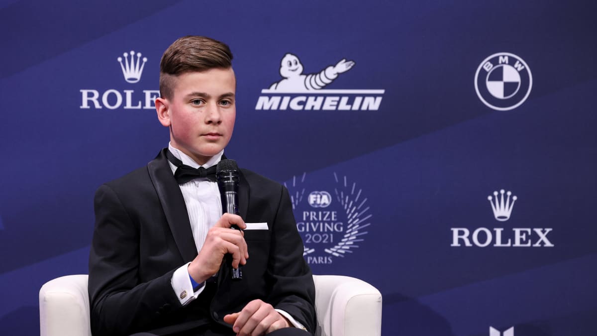 Tuukka Taponen puhui FIA:n palkintogaalassa 2021.