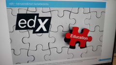 Tietokoneruudulla oppimisympäristö edX-kansainvälinen kurssitarjonta. 