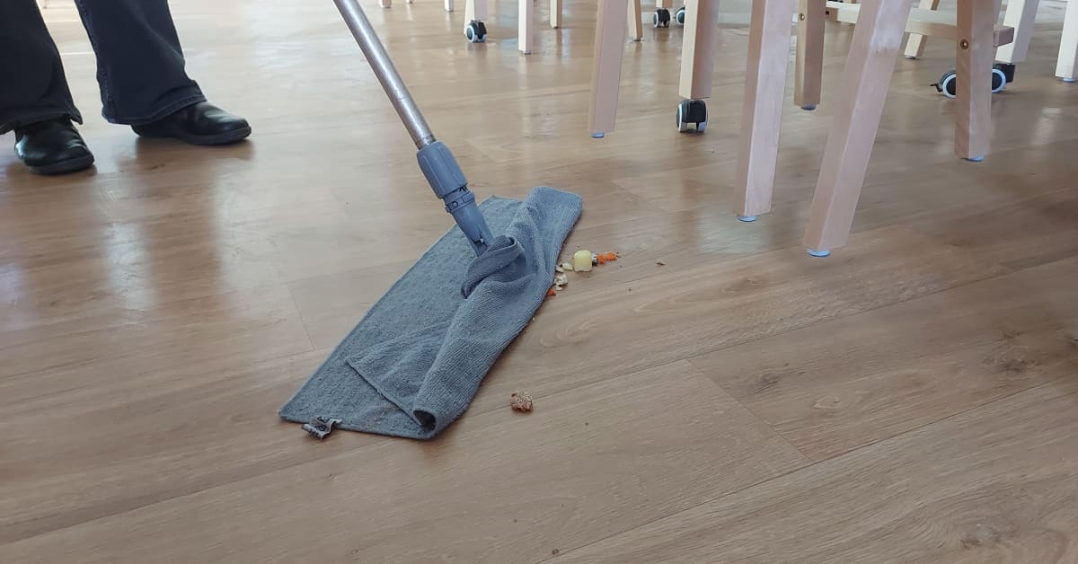 Siivousalan työnantajina esiintynyt joukko järjesti Suomeen kymmeniä ihmisiä laittomasti, epäilee poliisi