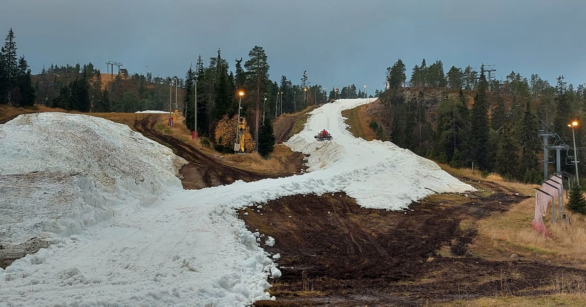 Recycling snow in northern Finland for October skiers