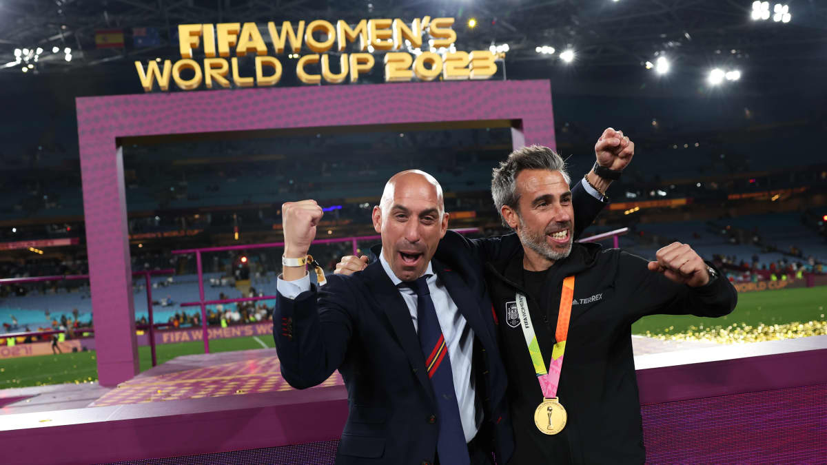 Luis Rubiales ja Jorge Vilda juhlivat Espanjan naisten MM-kultaa.